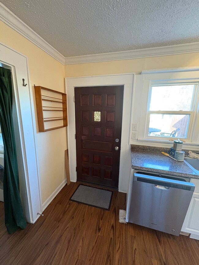 Kitchen door to backyarad - 1509 Layman St