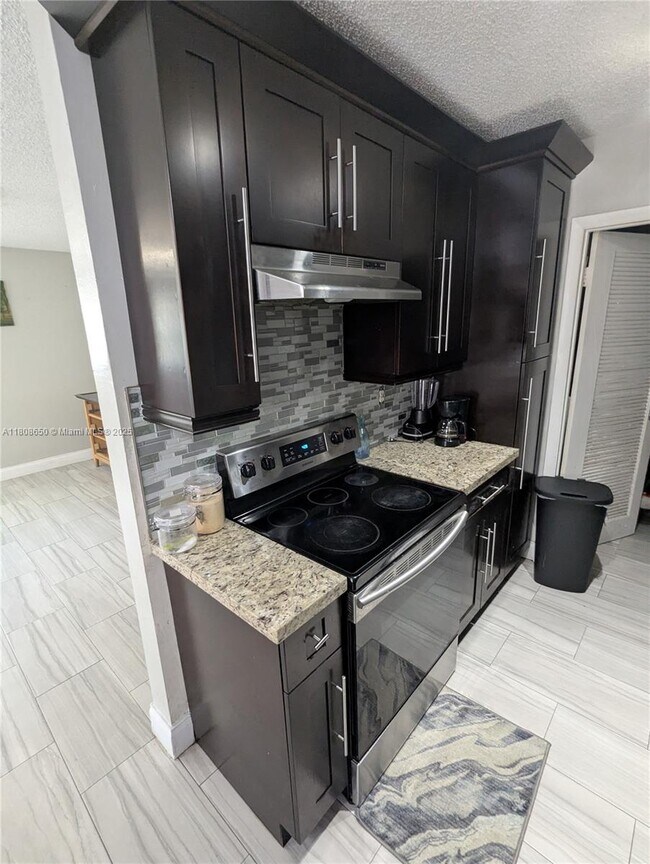 Foto del edificio - 7610 SW 10th St