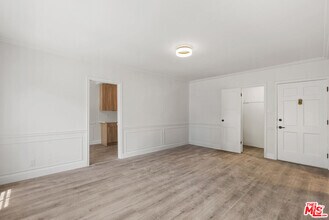 Building Photo - 308 S Reeves Dr