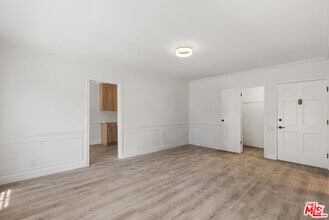 Building Photo - 308 S Reeves Dr