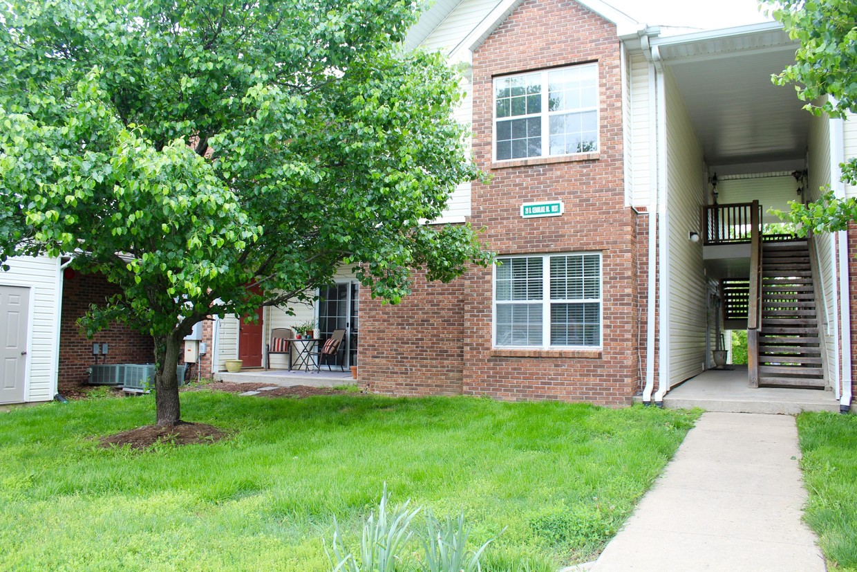Primary Photo - 29 N Cedar Lake Dr W