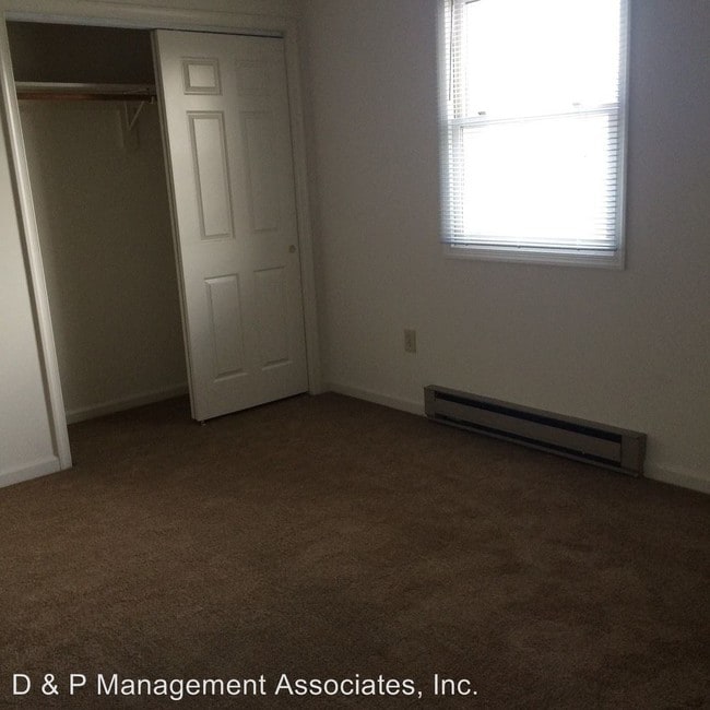 Building Photo - 1562 Linwood St