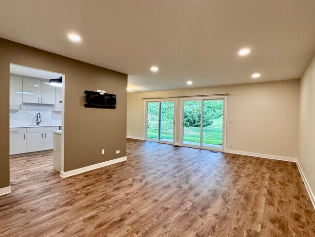 Foto del edificio - 205 Blossom Ct