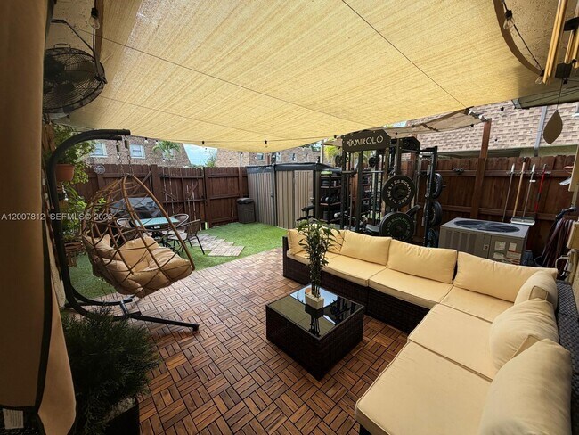 Foto del edificio - 6580 W 24th Ct