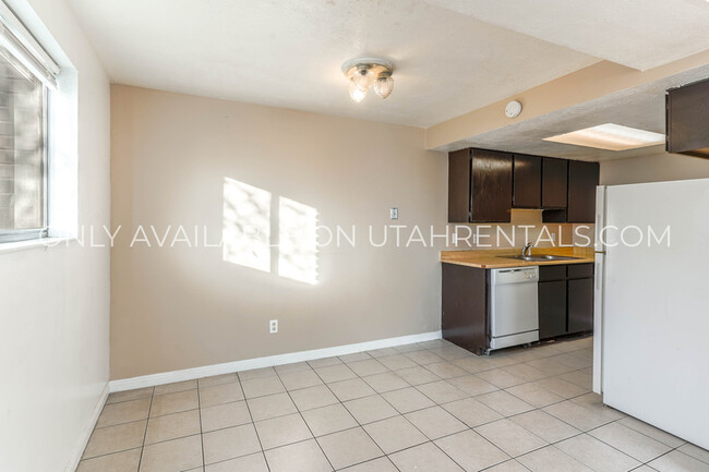 Building Photo - 232 W Foxbridge Dr