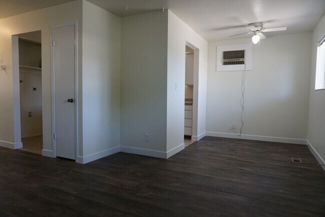 Foto del edificio - 8281 Ivy Dr