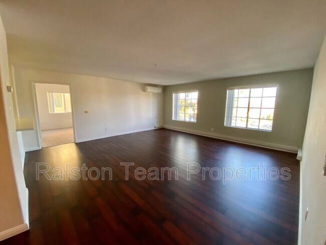 Building Photo - 2057 Burton St