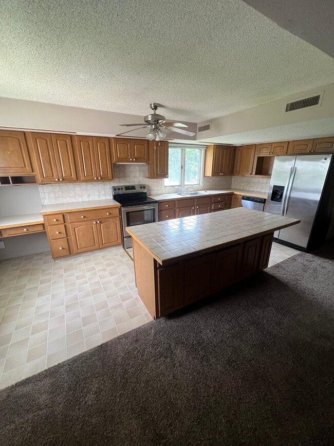 Building Photo - 112 E Cherry Hills Ct