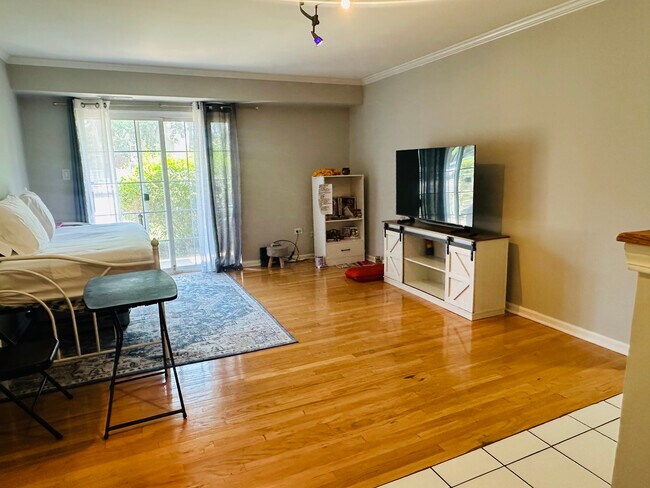 Foto del edificio - 1503 N Windsor Dr