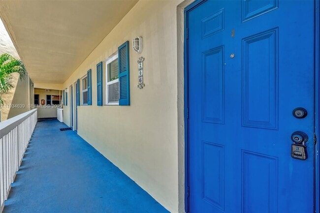 Building Photo - 1400 NE 57th Ct