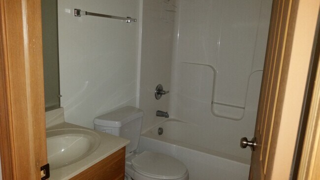 Building Photo - 2 bed/2 bath condo near Medical Center - A...