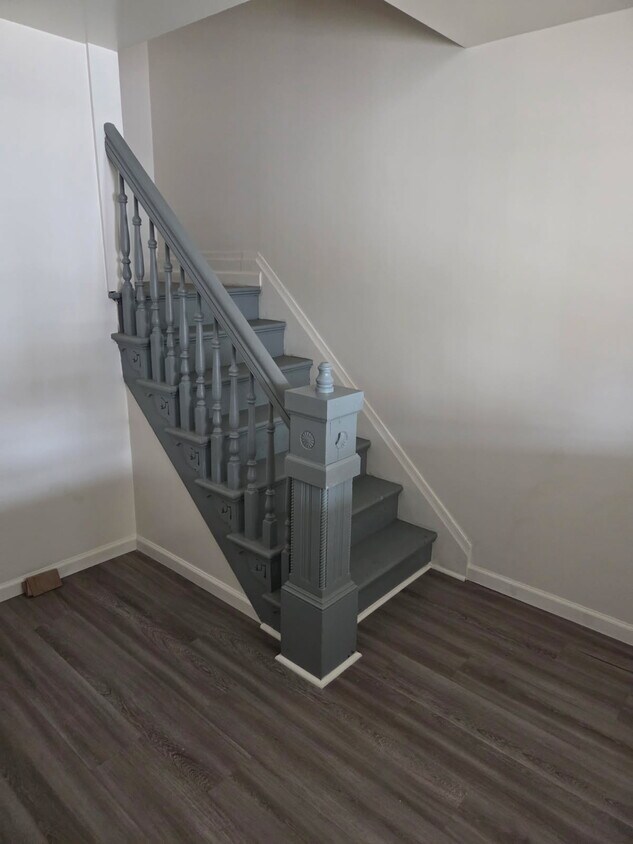 Entry - 210 W Wayne St