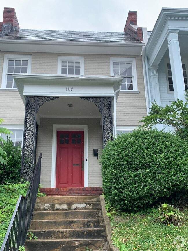 Building Photo - 1117 W Grace St