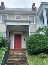 Building Photo - 1117 W Grace St