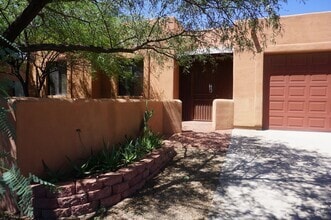 Building Photo - 1717 N Baxter Dr