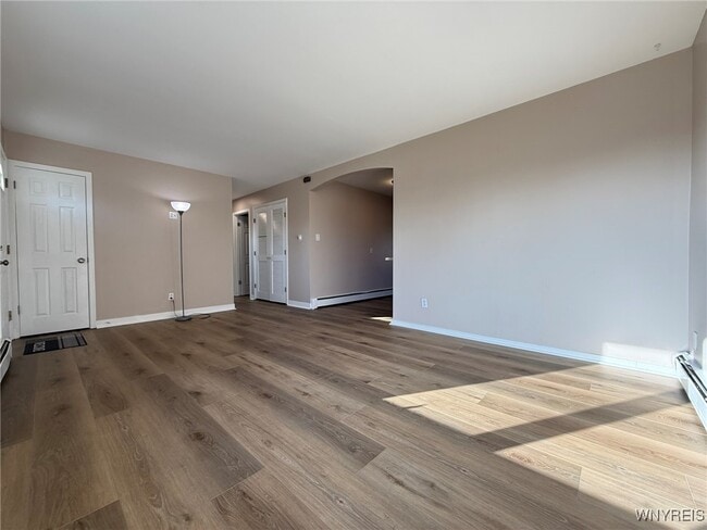 Foto del edificio - 107 Revere Rd