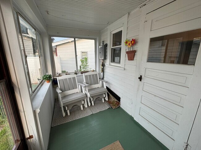 Building Photo - 260 Mc Bride St