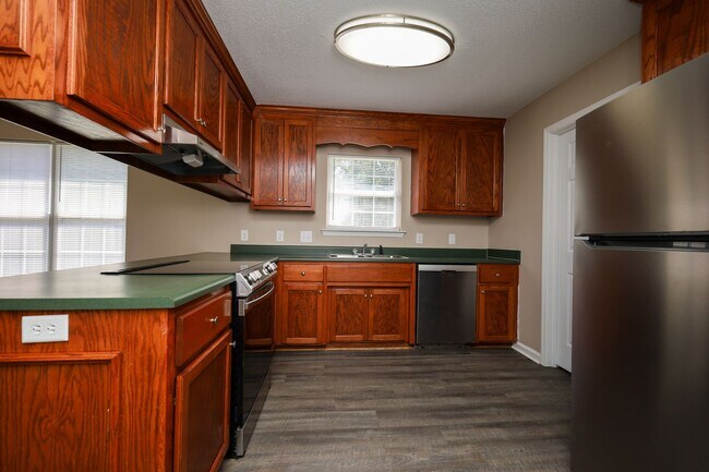 Building Photo - 1663 Fresno St