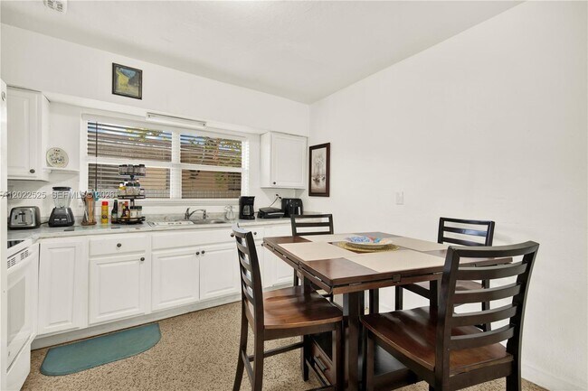 Foto del edificio - 1236 NE 109th St