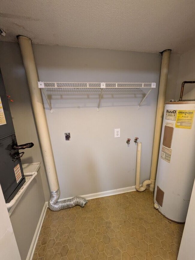 Foto del edificio - 1BD/1BA Apartment at the Heart of Hickory