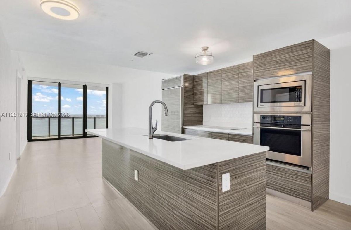 Foto del edificio - 460 NE 28th St