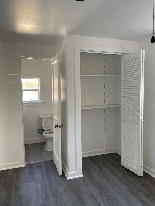 Foto del edificio - 229 Lakeland Dr