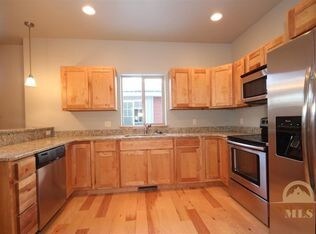 Building Photo - 1328 Manzanita Dr
