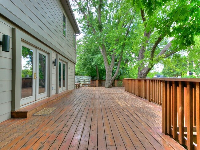 Building Photo - 1201 Glenbrook Dr