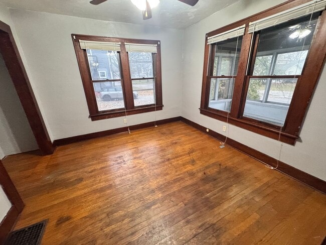 Building Photo - 412 Taylor Ave