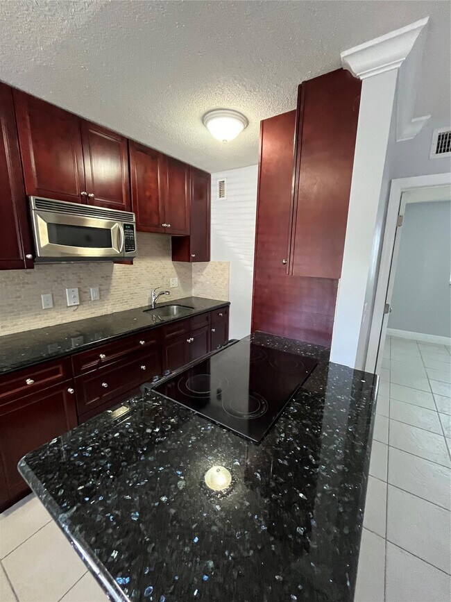 Foto del edificio - 1311 NE 18th St