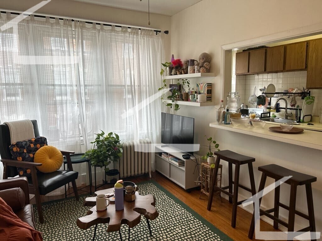 Foto principal - 229 Kelton St