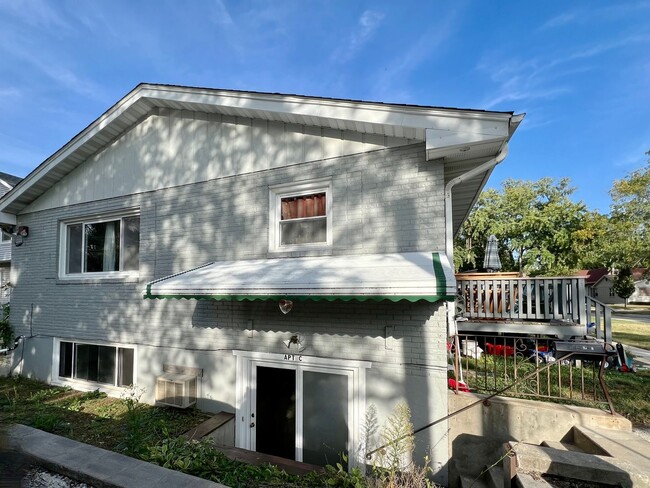 Building Photo - 312 S Lodge Ln