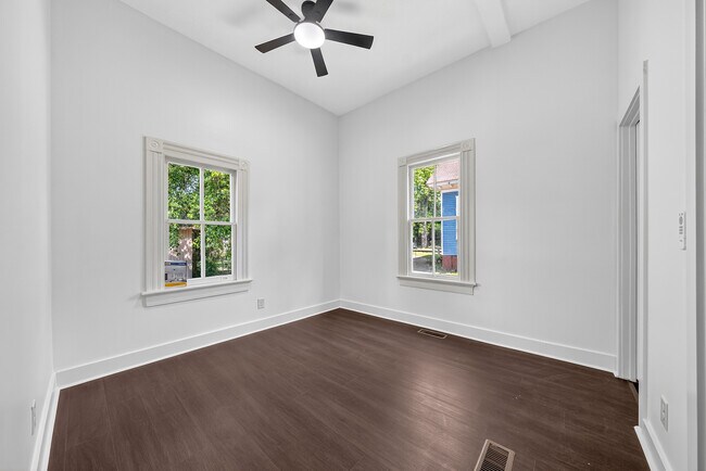 Foto del edificio - 2807 Beacon Ave