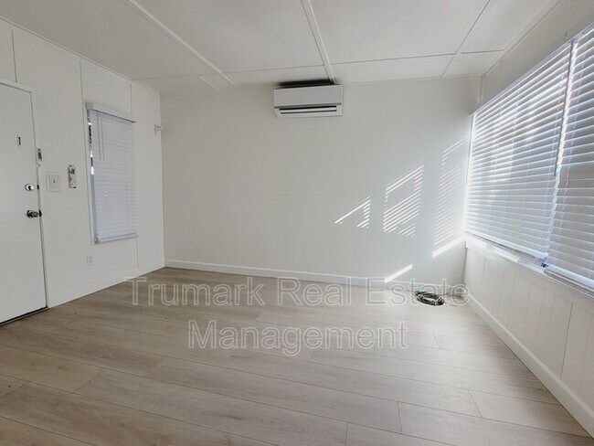 Foto del edificio - 435.5 N Catalina Ave