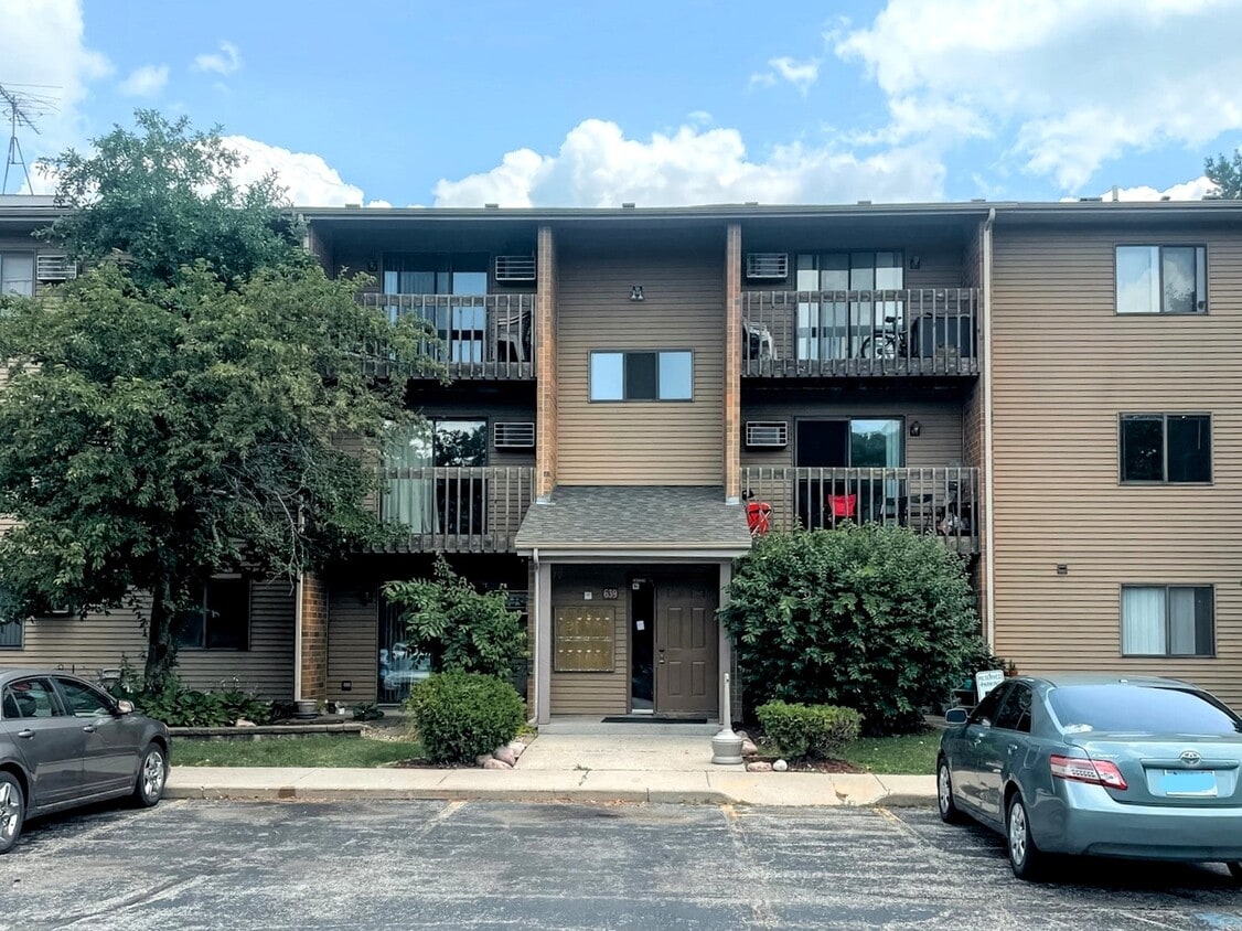 639 S Virginia Rd Unit 318, Crystal Lake, IL 60014 Condo for Rent in