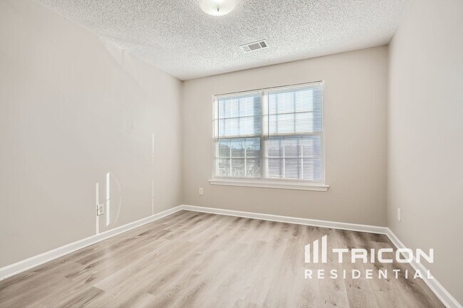 Foto del edificio - 740 Parkway Rd