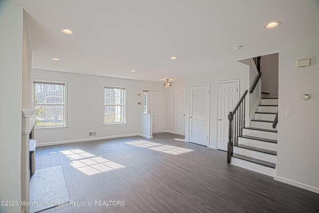 Building Photo - 655 Windflower Ct