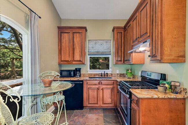 Foto del edificio - 10291 Gayfer Rd Ext