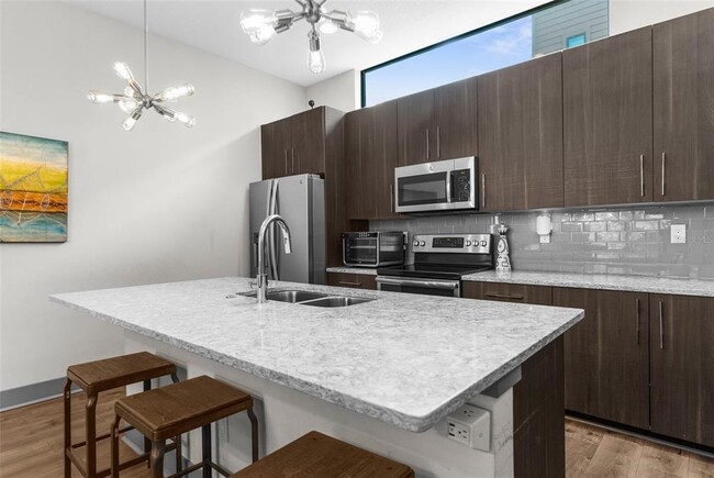 Building Photo - 4810 W McElroy Ave