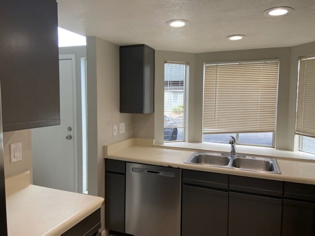 Building Photo - 3 BED MESA CONDO NEAR GILBERT RD & UNIVERSITY AREA