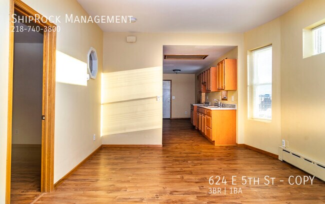 Foto del edificio - 624 E 5th St