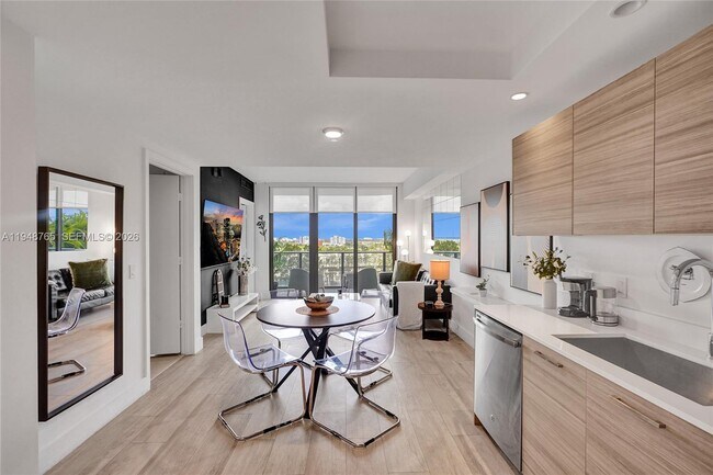 Foto del edificio - 121 NE 34th St