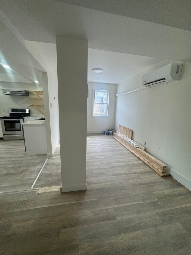 Building Photo - Newly Renovated Main-Level Studio (1016 Unit B)