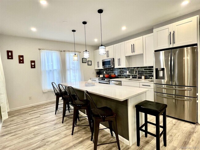 Foto del edificio - 128 W Main St