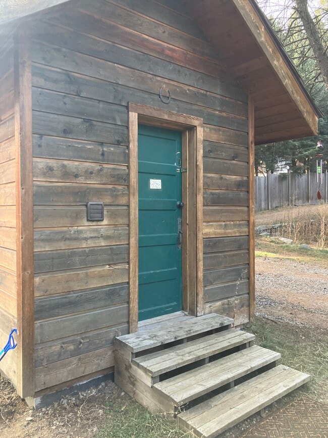 Foto del edificio - 63831 Gallatin Rd