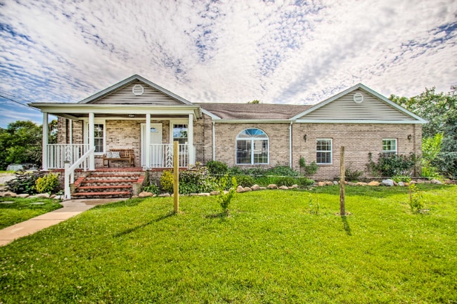 Building Photo - 703 10th St