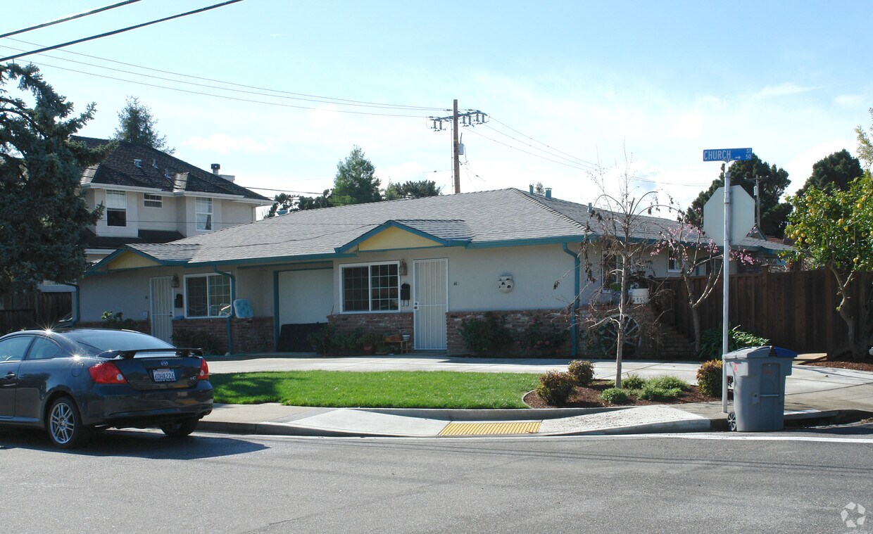 Primary Photo - Fairhaven Tri-Plex