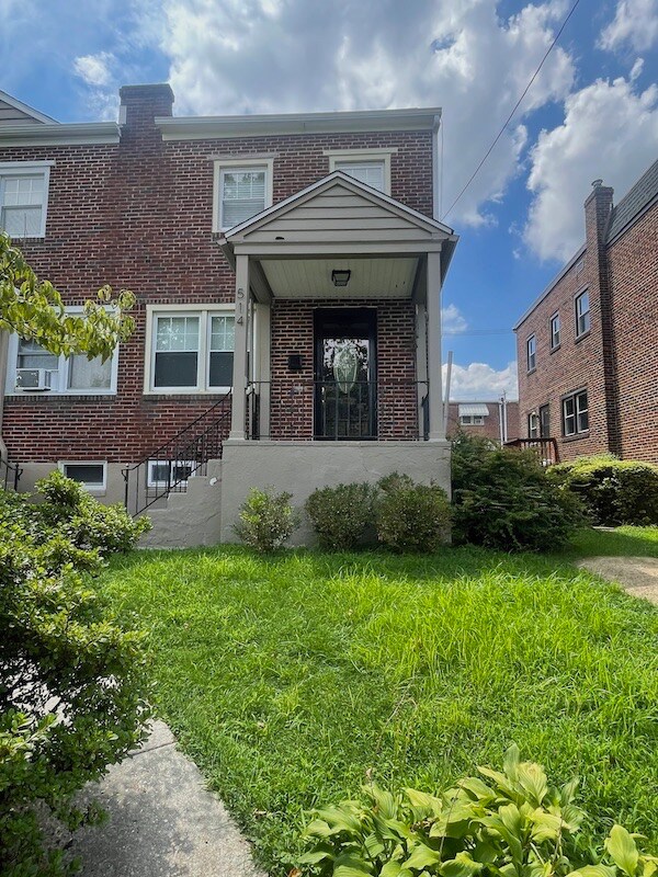 Building Photo - 514 W 39th St