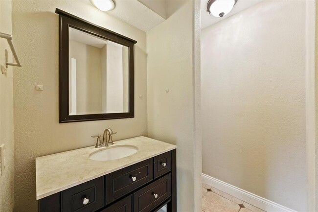 Building Photo - 11806 Gardenglen Dr