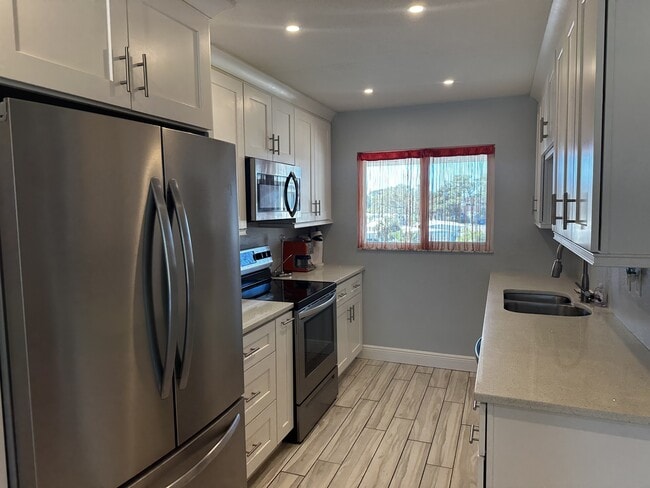 Foto del edificio - 708 S Tamiami Trl